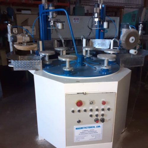 Máquina de Acabamento