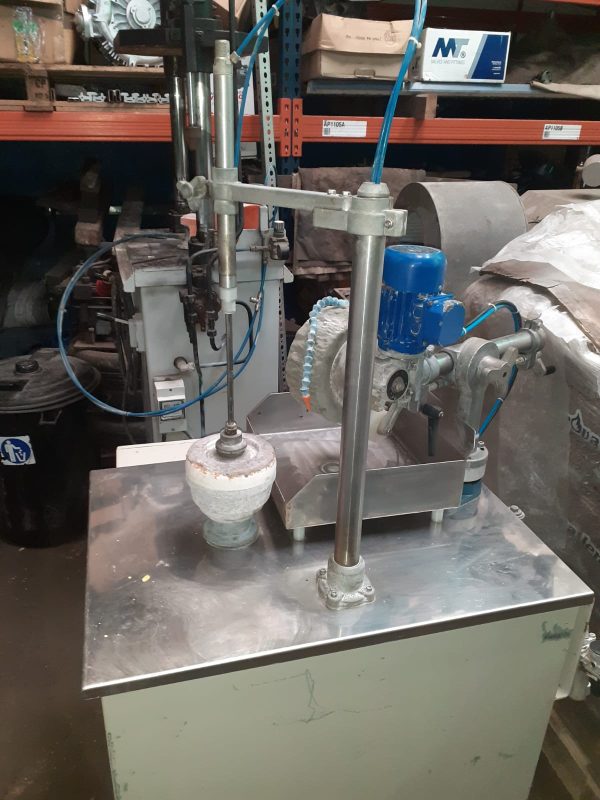 Máquina de acabamento automática